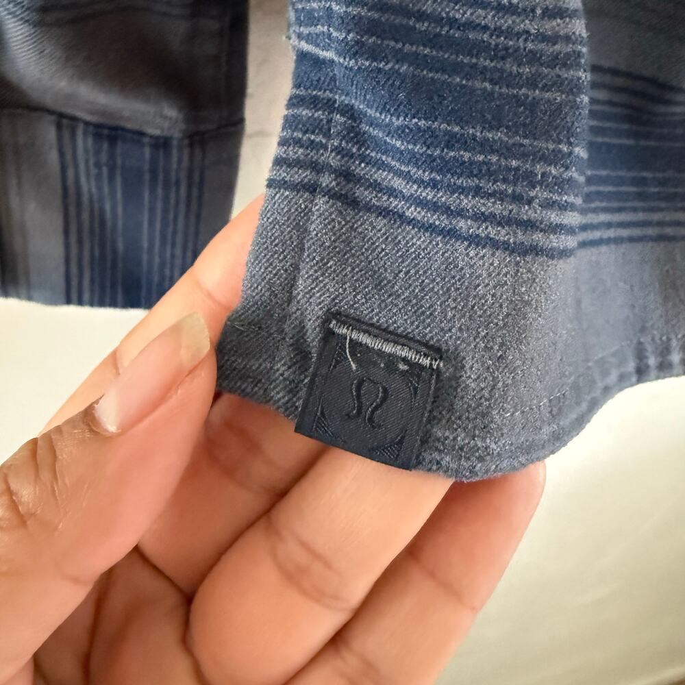 Lululemon Mason's Peak Flannel Blue Gray Plaid Long Sleeve Shirt Size Small - Picture 7 of 8